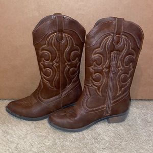 Brown cat and jack cow girl boots